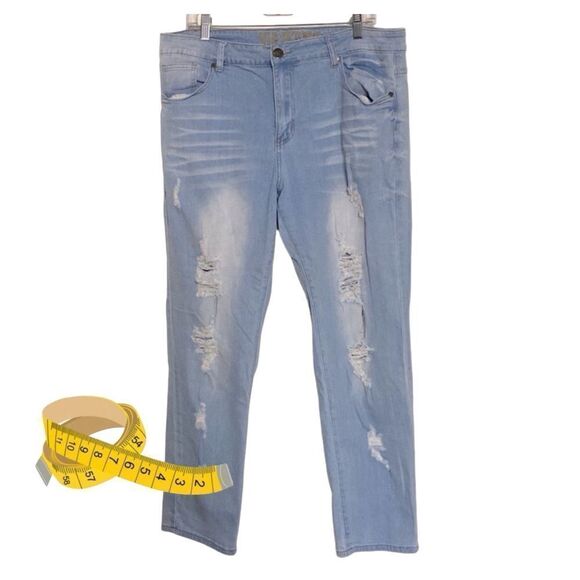 VIP JEANS Light Wash Distressed Plus Size - Picture 10 of 11